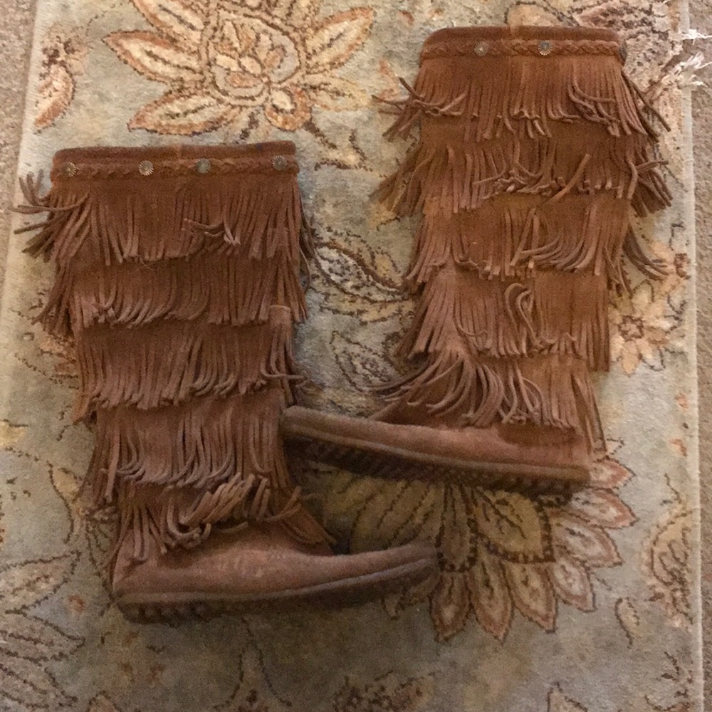 Minnetonka 5 layer fringe boot brown sz 7